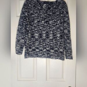 Roe L White/ Black Longsleeves V-neckโWOOL Blend Womenโs Sweater